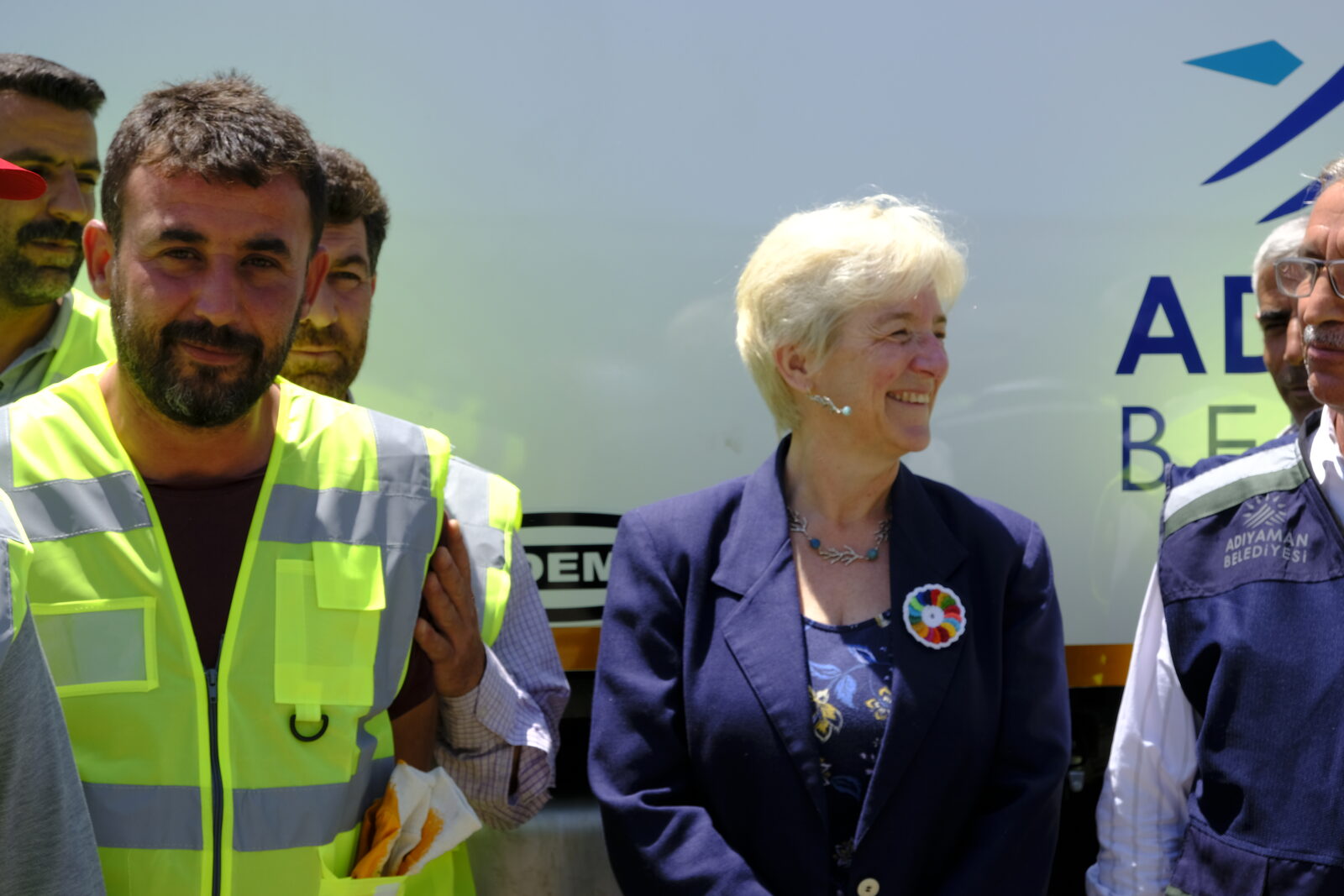 Louisa Vinton ve Adıyaman Belediyesi temizlik işçisi